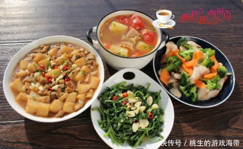 进锅翻炒均|三口之家午餐在朋友圈走红,不剩菜不浪费,好吃不贵吃得舒服