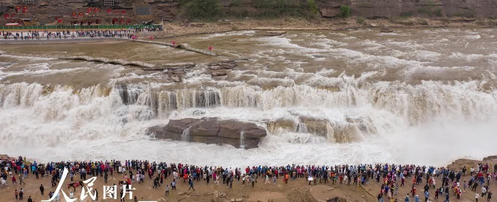 山西吉县：黄河壶口瀑布醉游人