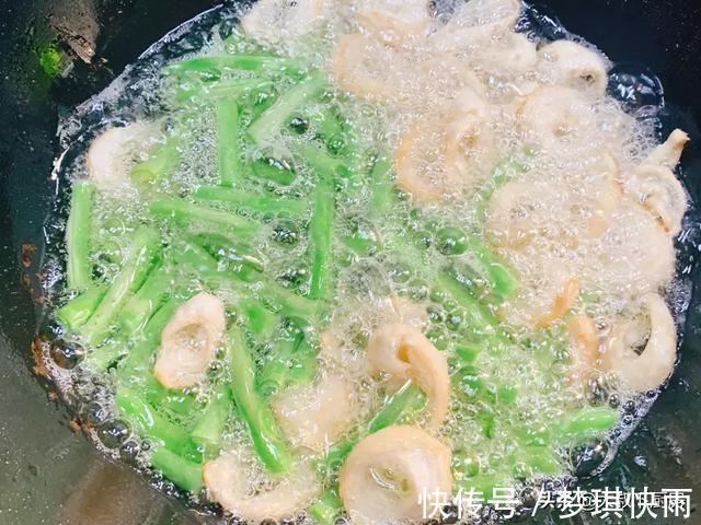 四季豆|夏季没胃口?大叔教你干锅肥肠,香辣味美,简单易学,非常下饭