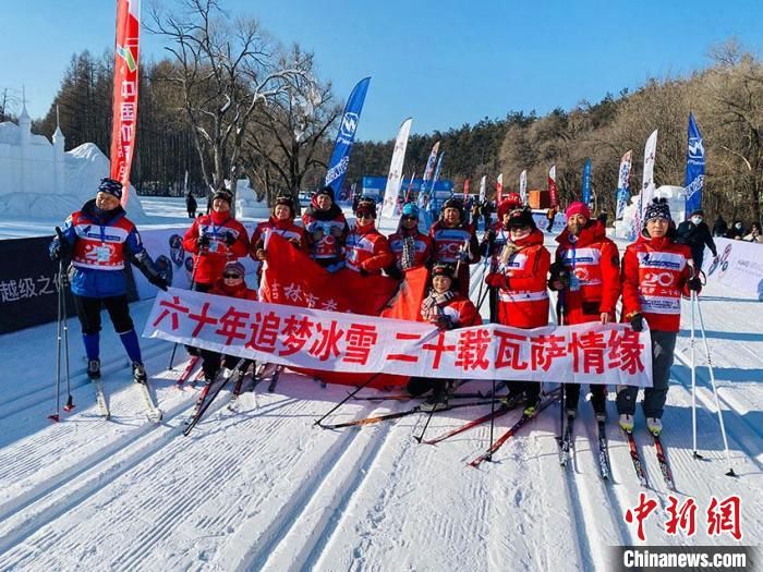 李丹|长春瓦萨滑雪节：“银发滑雪天团”展英姿