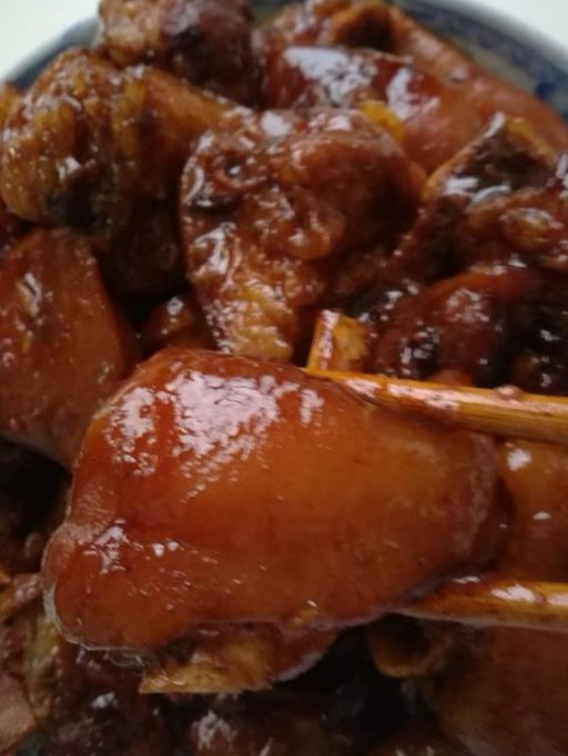 猪蹄这样做太好吃了,只需一步,软糯入味又劲道,3斤猪蹄不够吃