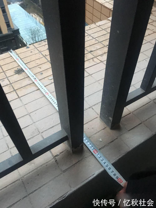 晾衣架|房子买在腰线层，阳台外面腰线宽50公分，比别的户型晒东西更方便