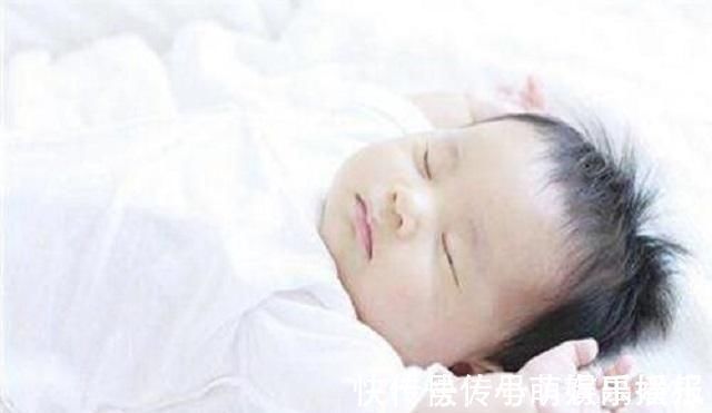 后脑勺|半岁儿子睡成“砖块头”,宝妈想出奇招方法补救,获得医生称赞