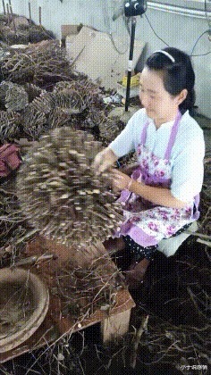 |搞笑GIF段子:找到板凳师傅,估计能把这做成一个开天锤