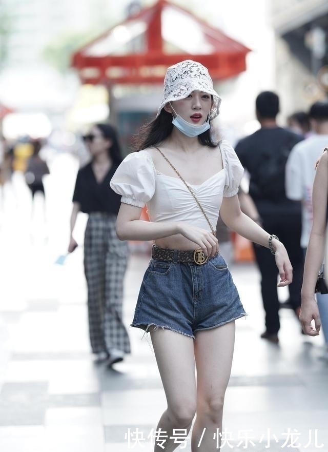 泡泡袖 高贵优雅的打底裤穿搭塑造女性优雅高贵,气质十分出众,青春减龄