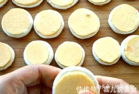 红薯别再煮着吃,做家人爱吃的脆皮饼,外酥里嫩,一锅不够吃