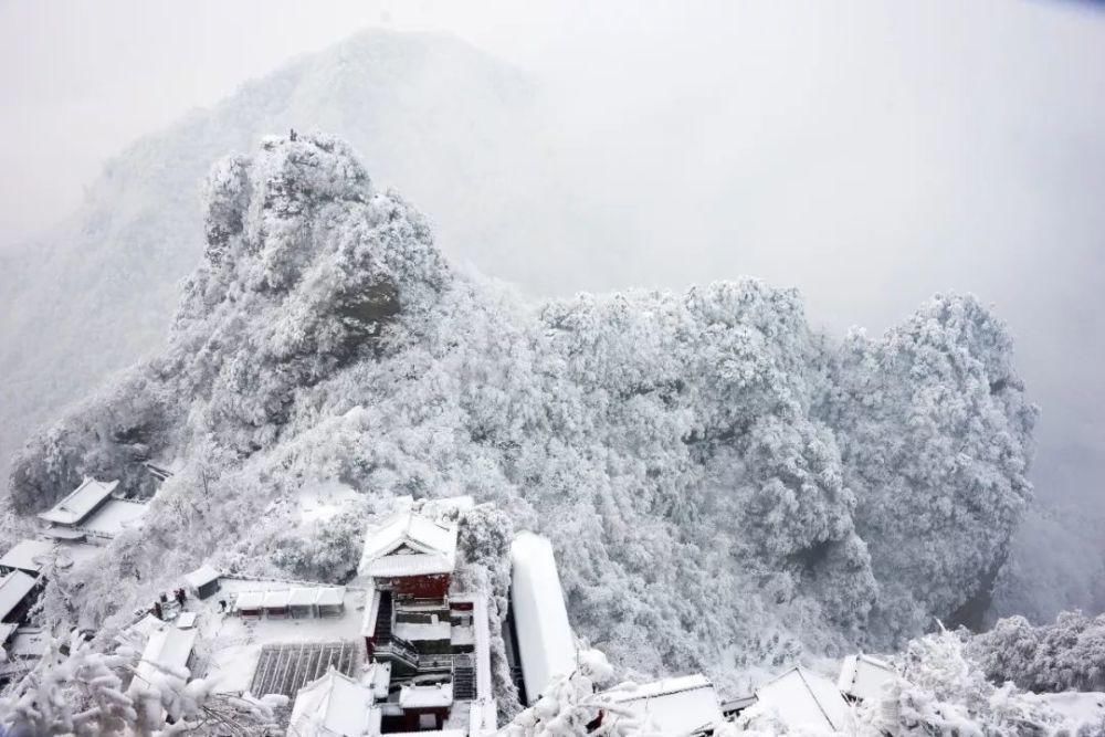 风雪|风雪武当山，仙境藏玄机！大雪封山时，道人、隐士都在干什么！