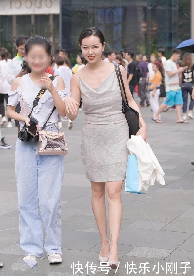 时尚穿搭,格纹西装在颜色上就十分的出众,欧美范儿十足