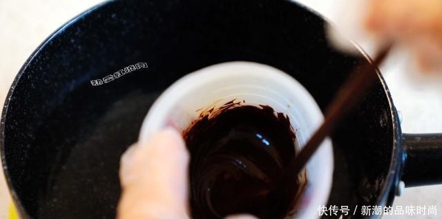 喜欢巧克力和椰蓉的试试这月饼,太香了!其它月饼一比都是浮云了