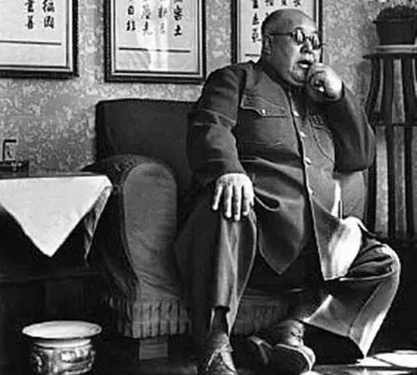 回家|马鸿逵带着7.5吨黄金逃亡国外,晚年对着亲人们说:想回家了