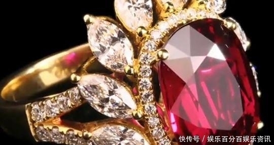 “土豪”姑娘带五个“钻戒”,专家估价后,观众急忙拿出手机计价