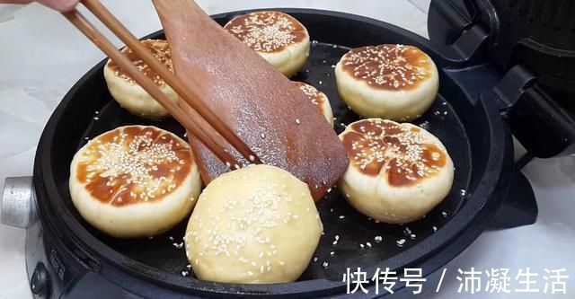 家常|面粉这样做太香了，不用烤不油炸，比吃面包还香，一次8个不够吃