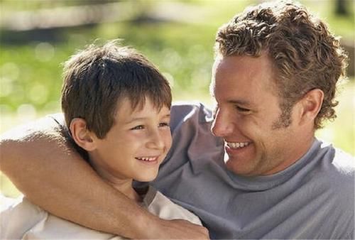 礼貌用语|3岁萌娃偶遇黑人宝宝,手足无措疯狂逃窜,边哭边喊妈妈这是啥呀