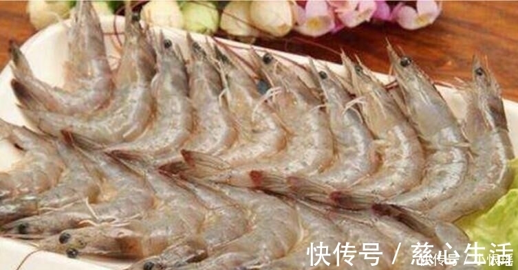 大虾|白水煮虾时,用冷水还是热水,很多人都弄错了,难怪虾不鲜有腥味
