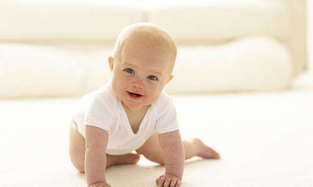 宝妈|先爬后走的孩子，和不爬就走的孩子有何不同将来3方面差距明显