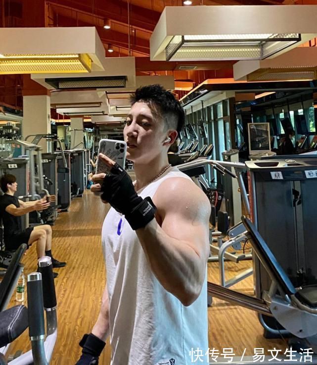 撞臉黃景瑜,身材不輸彭于晏,孫健淇告訴你男人有肌肉就有男友力