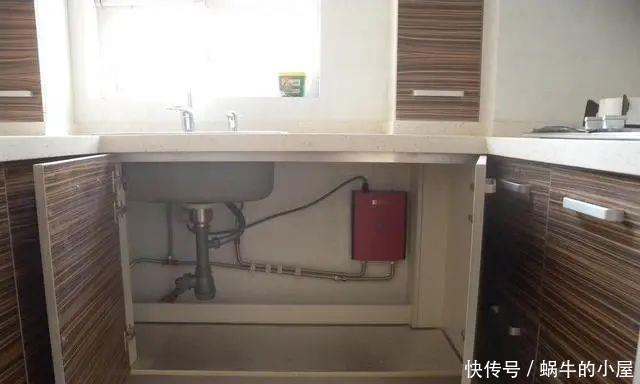 橱柜|橱柜背后有瓷砖，还用不用装背板？我家多亏了装修师傅才搞清楚