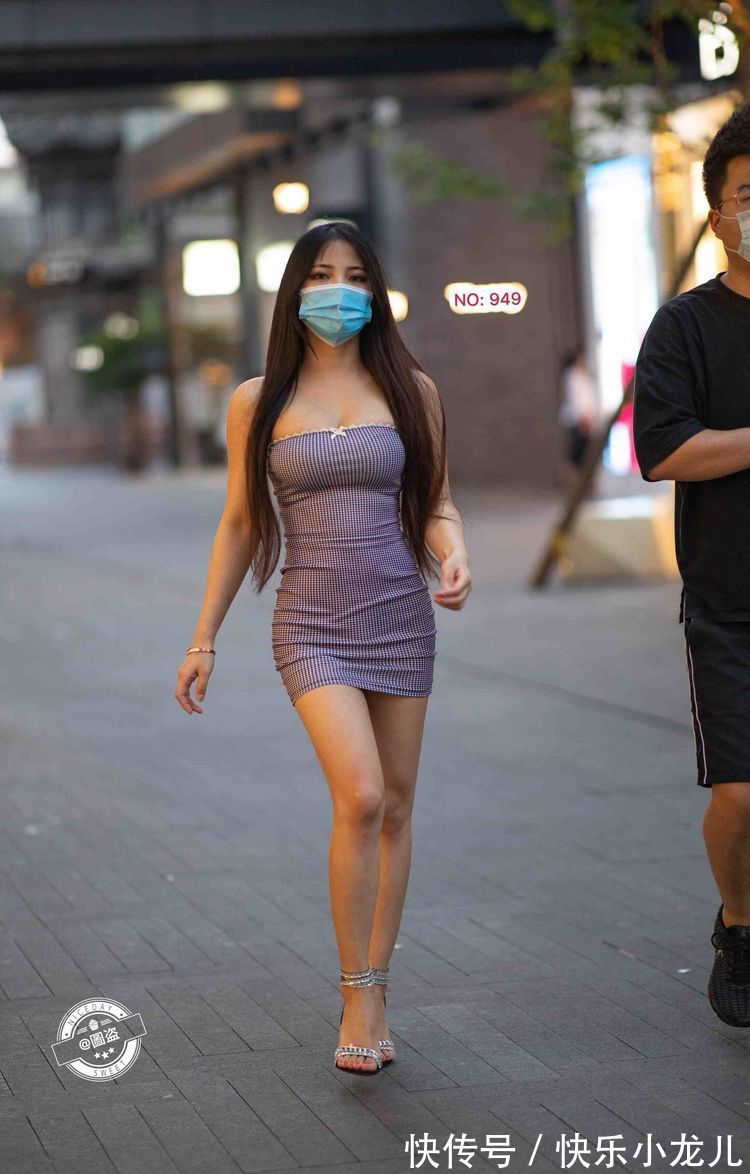 装扮 优雅动人的连衣裙装扮很有时尚感,轻盈大方又显气质,时尚达人