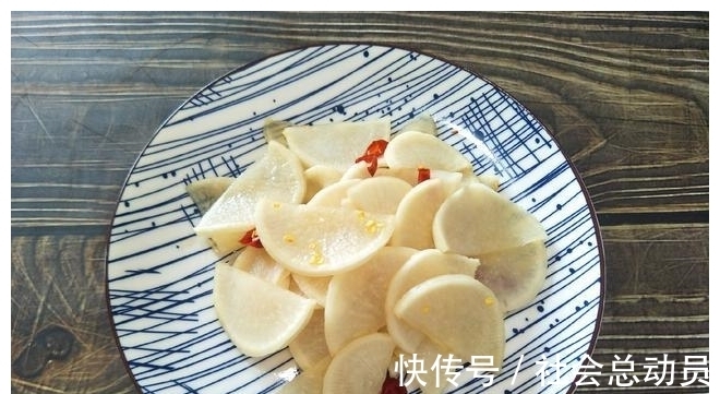 萝卜|腌萝卜,别只会放盐,教你1个秘制做法,清脆爽口2个小时就能吃