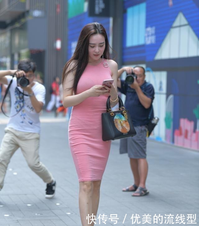 大长腿|连衣裙的美哭款，大长腿显露无遗，提臀显瘦
