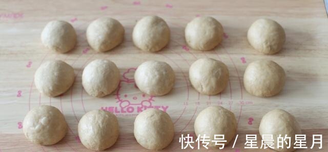 想吃豆沙小餐包不用买，在家就能做，松软可口，学会再也不用买了！
