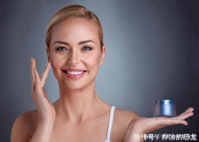 为什么要先涂乳液，再擦爽肤水美容师说出了实情，还好我没跟风