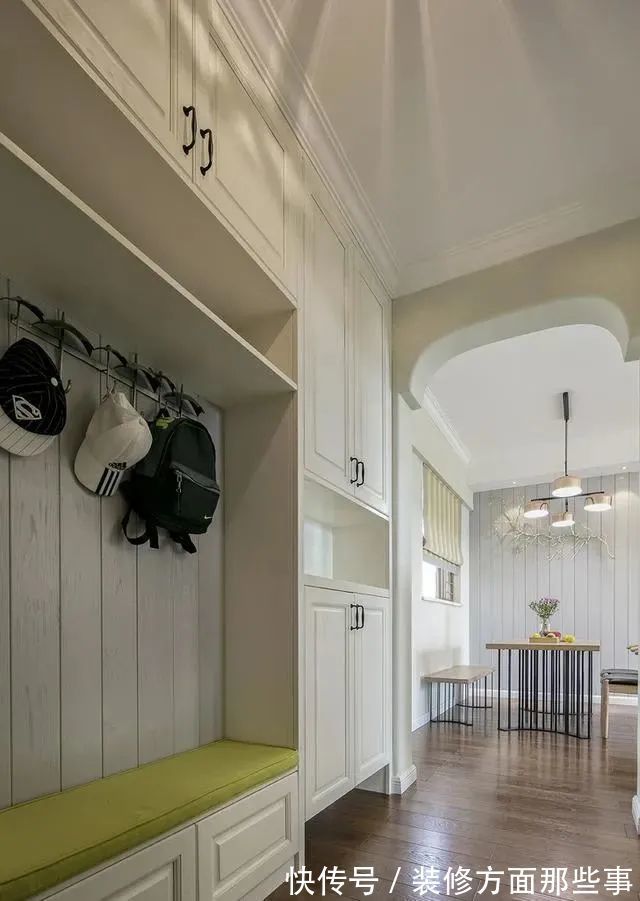 收纳|入户玄关这样设计,朋友被这1㎡惊艳到了,要跟着装