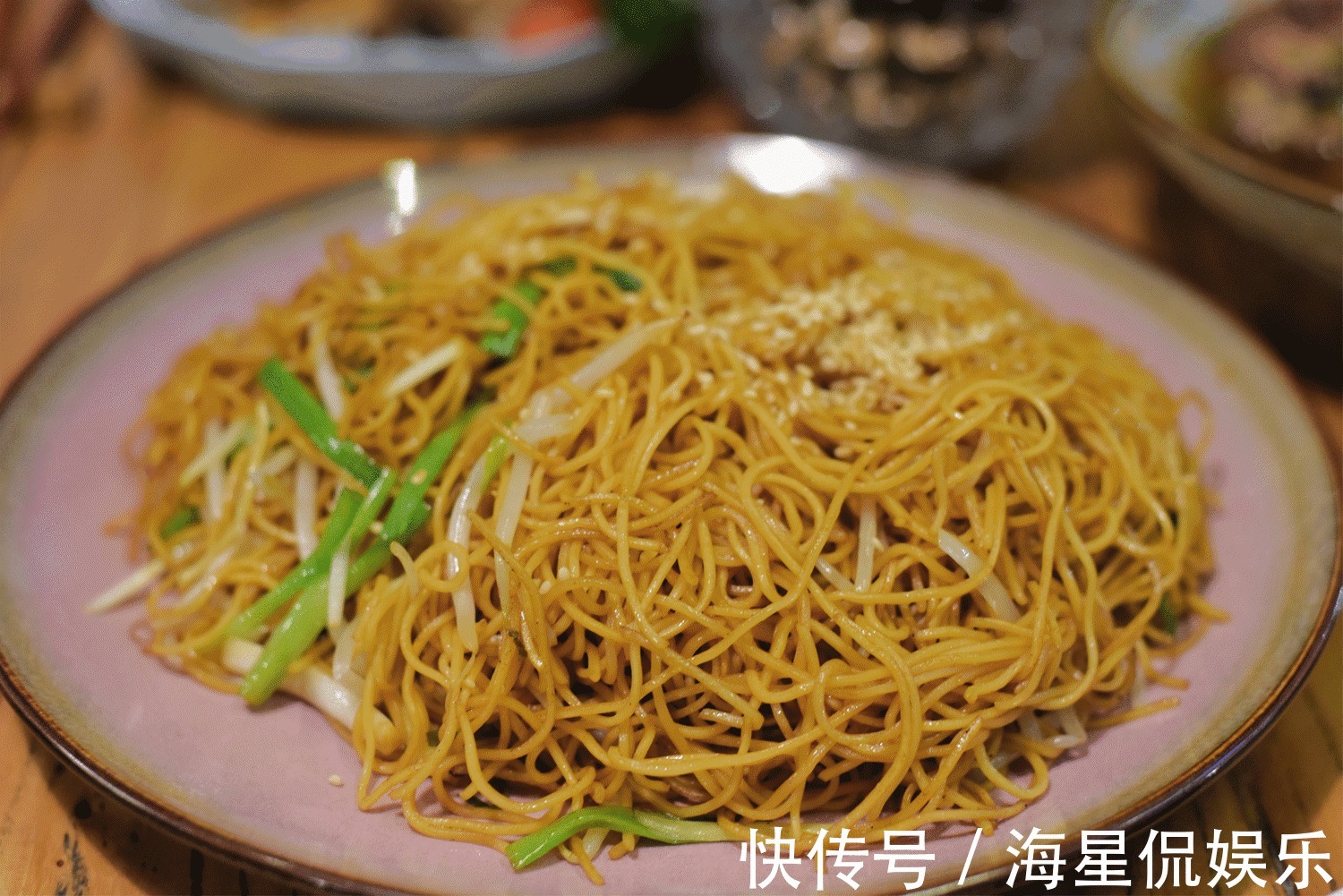 凉皮|4种一吃就长肉的主食，第一种堪比“喝油”，运动再多也“白瞎”