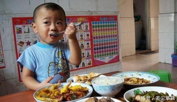 积食|奶奶带娃3年,孩子从未积食,少吃2种饭,多做2事,强脾长大个!