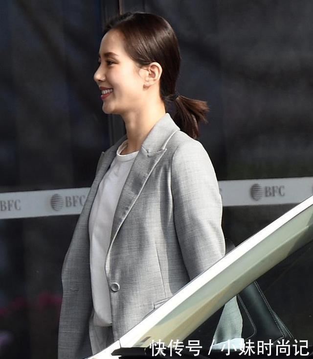 展现女性精明干练的西服套装, 成熟女性必备, 看起来更加高级