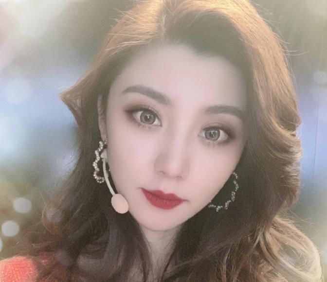 王牌对王牌|王牌对王牌被批内容注水，归根结底是资本疯狂进驻，费费成受害者