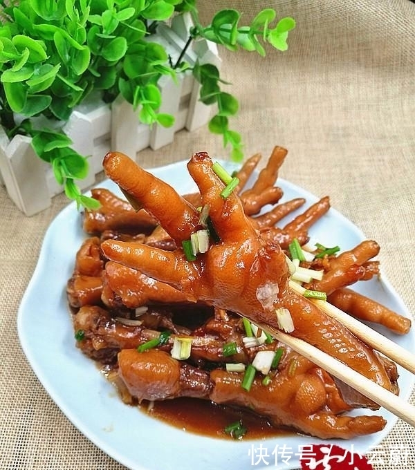 鸡爪这样烧真好吃,学好可以开店了!