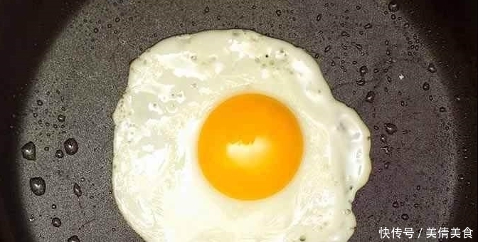 荷包蛋|荷包蛋总是煎不好?教你一招,煎出来的鸡蛋又圆又嫩,还不粘锅!