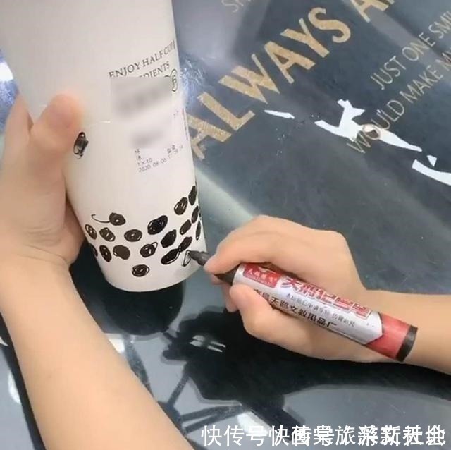纸杯|妹妹想喝哥哥的珍珠奶茶,哥哥用笔给妹妹“画”了一杯,妈妈笑翻