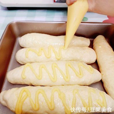 学会这道美味的毛毛虫面包，厨房小白也不愁
