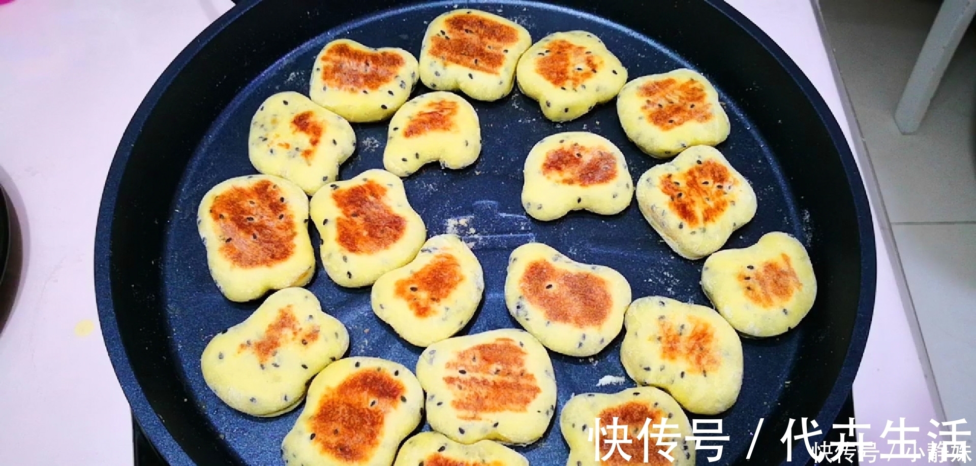 面食新吃法，我家早餐隔三差五做着吃，比油条营养，比馒头好吃