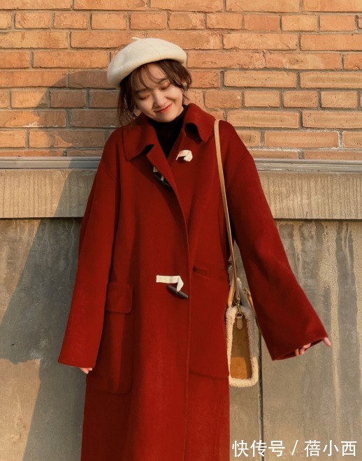 博主 羽绒服穿腻了?今年流行“大衣”,搭配毛衣、阔腿裤,时髦又洋气