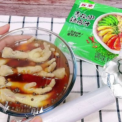 青花椒辣卤鸡爪 粉紫色