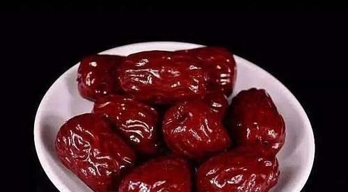 开水|建议大家：睡前往开水里悄悄放几粒，失眠没了，梦也少了，第二天人也精神了