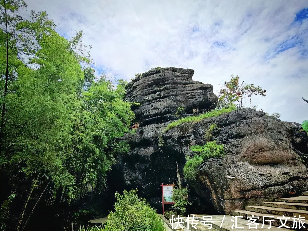 花山岩画景区|比桂林人少，比荔波精致，这座广西小城才是隔世的世外桃源！