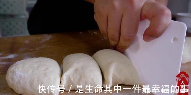 面团|懒人烤馕，步骤简单味道超棒，外香里软越嚼越过瘾，比馒头好吃