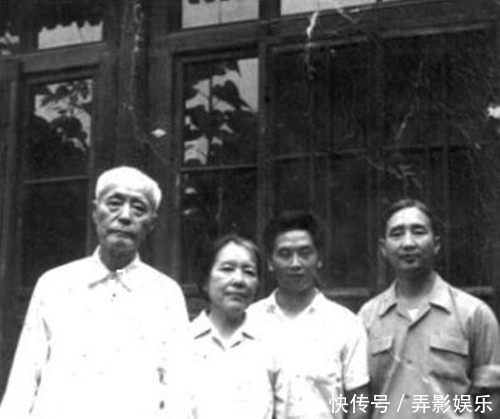 妻子刚去世,他写万字情书向另一女子表白:我已爱你20年,后如何