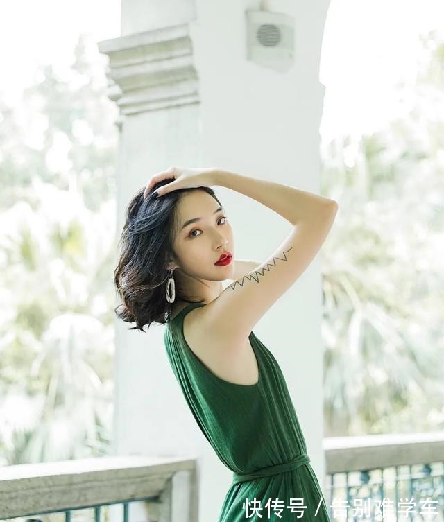 卷发 别再留黑长直了!今年流行这几款发型,气质又高级!