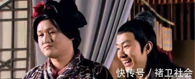 孔明!宋江表演六十四招棍法,孔明孔亮十分钦佩,旁观的武松怎样评价?