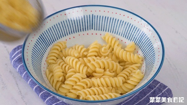 10分钟搞定!这面随手一炒太绝了,香到邻居来敲门