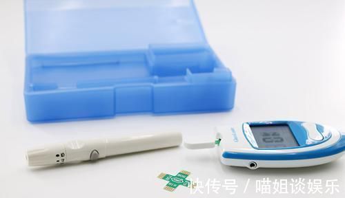 医生|75岁老大爷，血糖从15降到61，只做了一件事，医生为他点赞