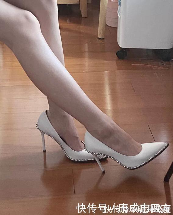 舒适感|性价比超高的铆钉高跟鞋,上脚之后舒适感还可以,难道它不香吗