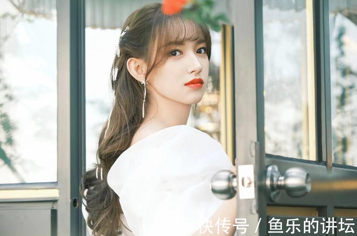空气刘海|五官有3个特点的普通女生，很适合留空气刘海，显嫩还时髦