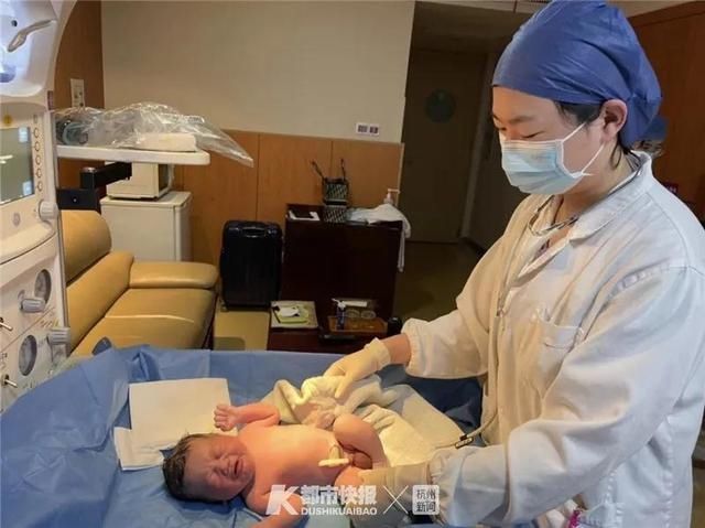 零点33分，结婚8年的他们在杭州迎来“小牛宝宝”！原本小名叫西西，最后改叫西夕