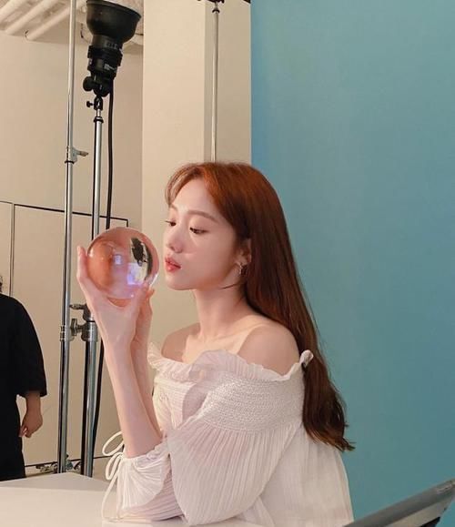 女人过了40岁,尽量避开这5种发型,尤其是第二种,显老又土气